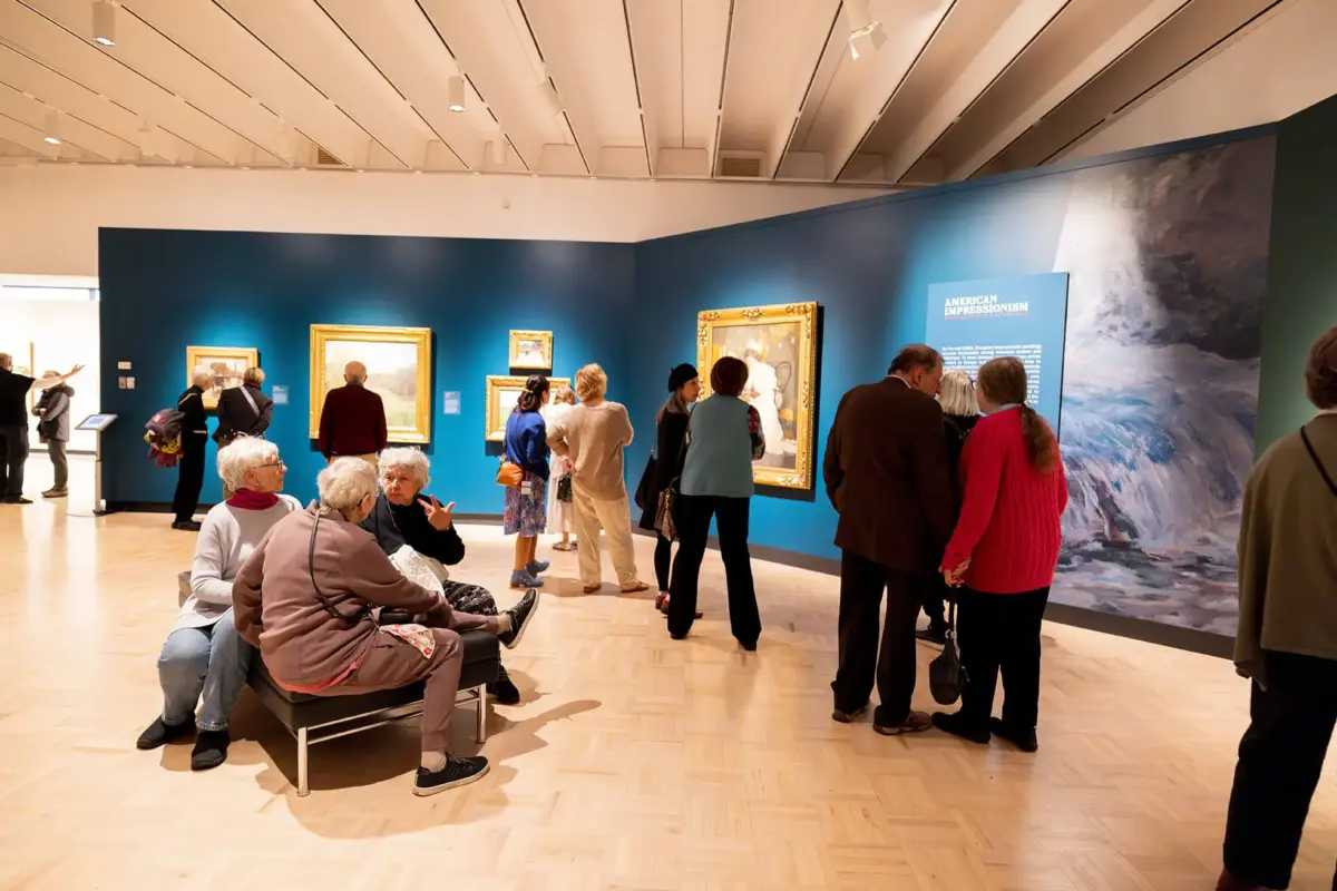 Visitors in the "Frontiers of Impressionism" exhibition.